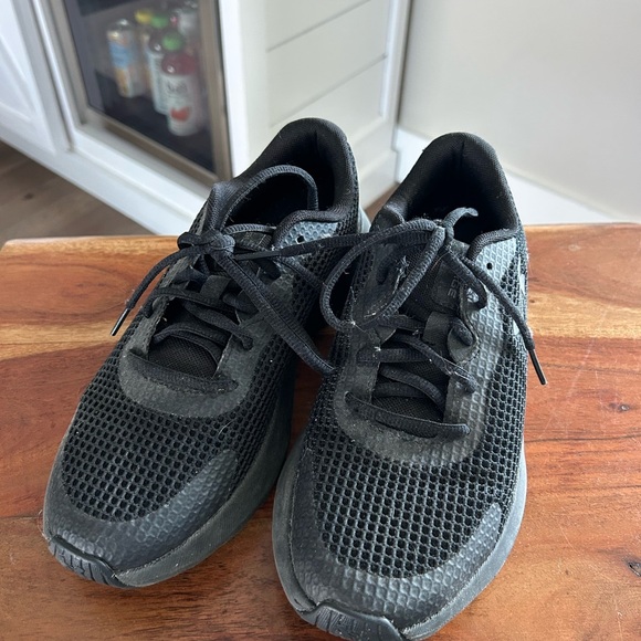 Under Armour Black Mesh Athletic Shoes - Picture 2 of 5